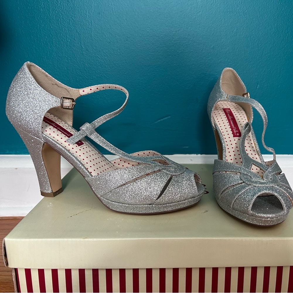 Silver retro peep, toe heels